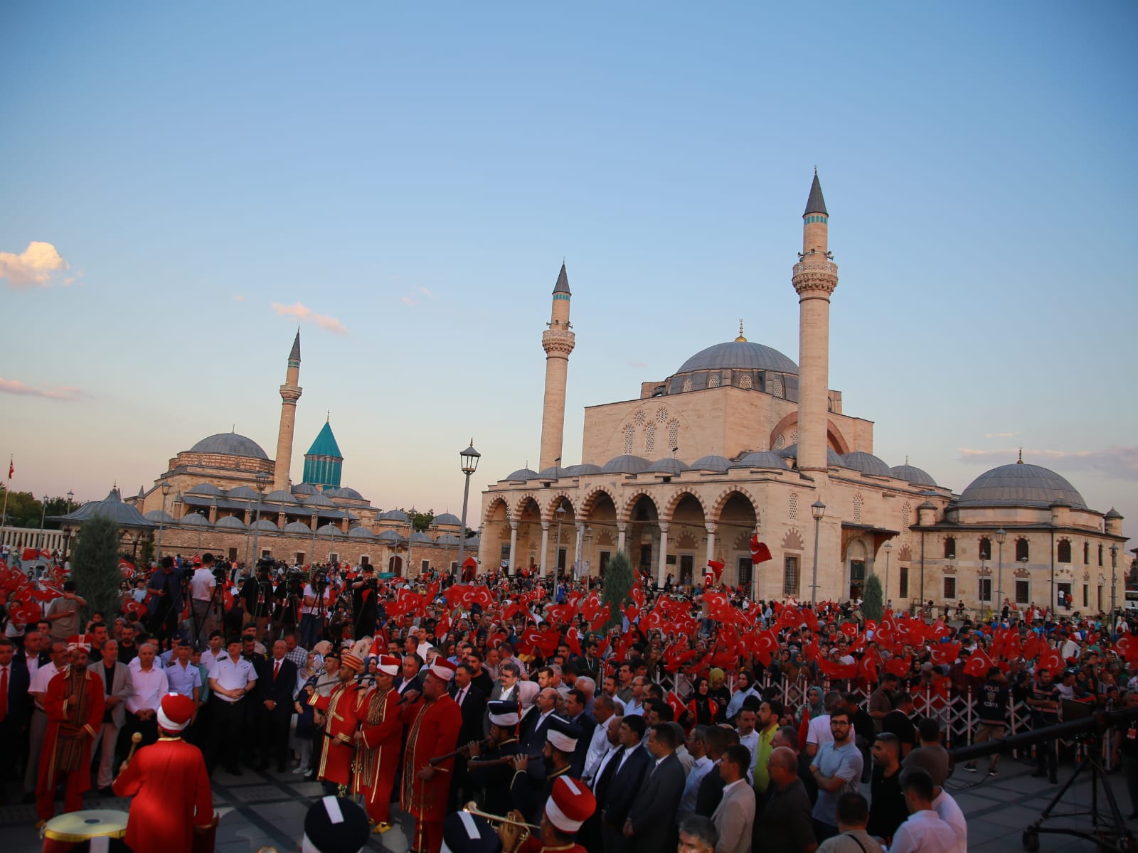 Konya'da halk meydanlara indi! 15 Temmuz yad ediliyor