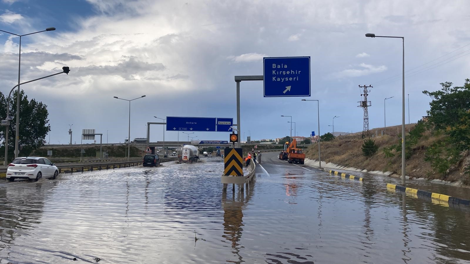 Sürücüler dikkat! Konya ile Ankara arasındaki yol kapandı