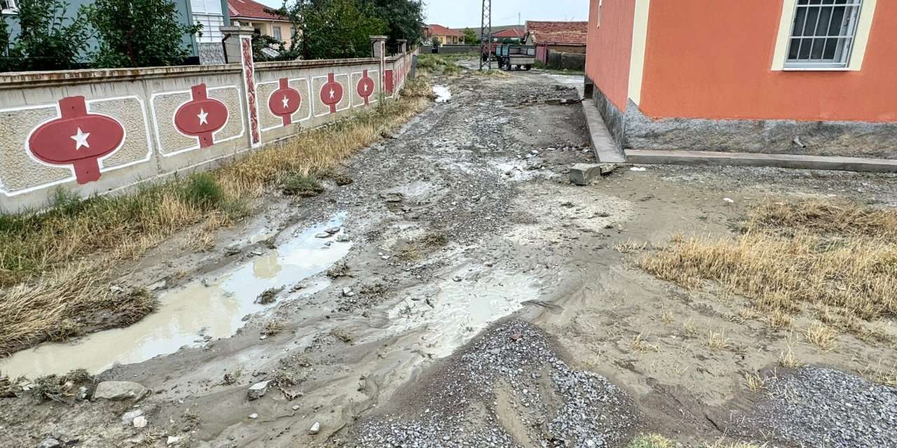 Konya'nın bu ilçesi savaş alanına döndü! Yoğun yağış sele neden oldu