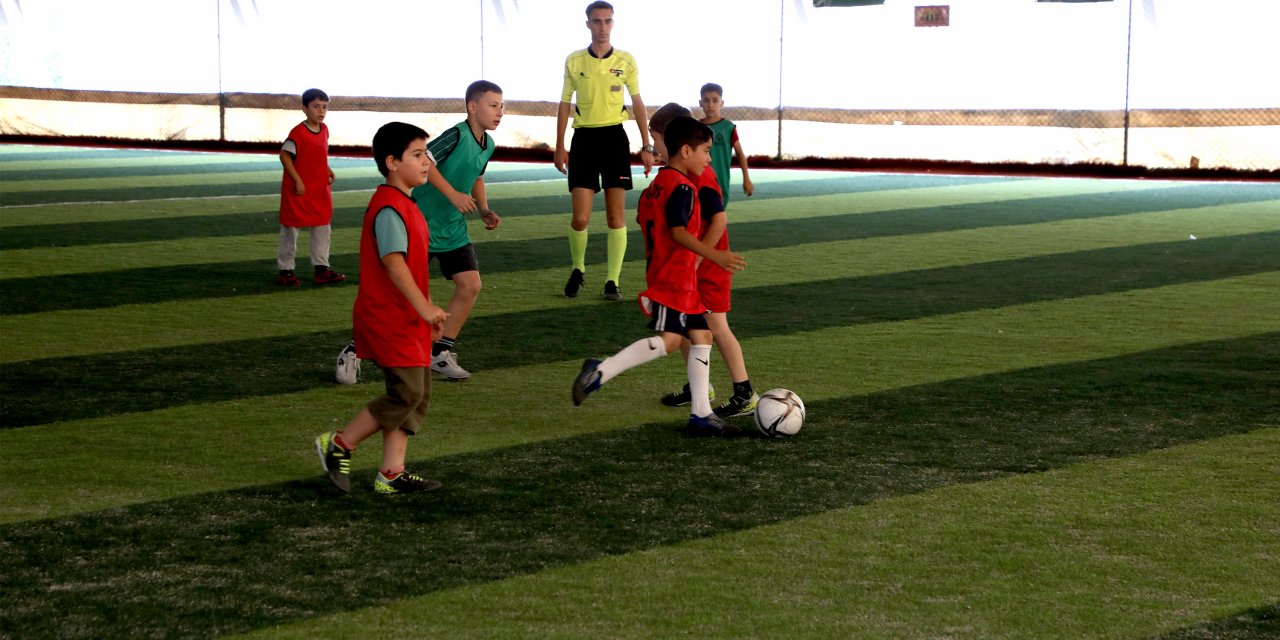 Konya'daki camilerde futbol sevinci: Büyük turnuva başladı