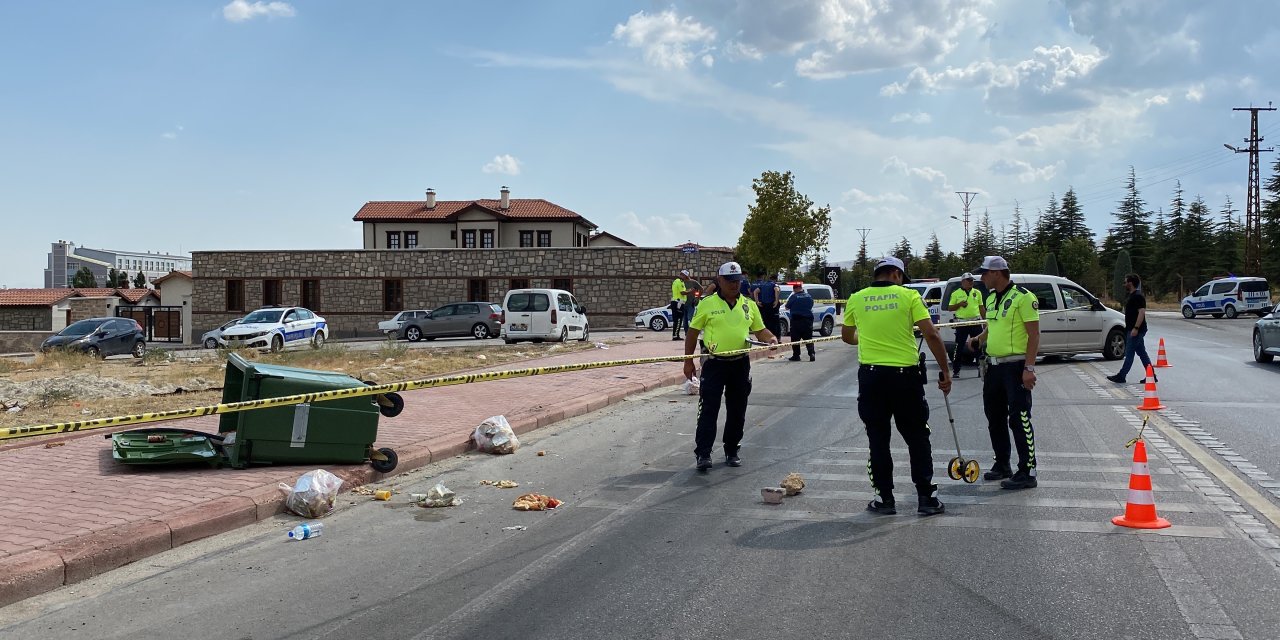 Konya'da yol kenarında dilencilik yapan kadına araba çarptı