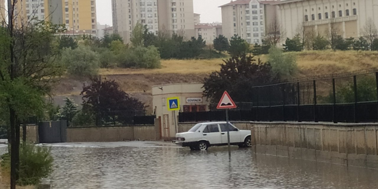 Başkenti sel aldı!