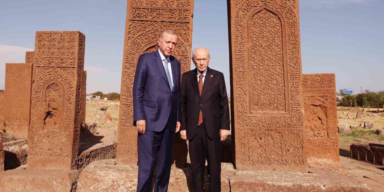 Cumhurbaşkanı Erdoğan ve Bahçeli Tarihi Selçuklu mezarında buluştu