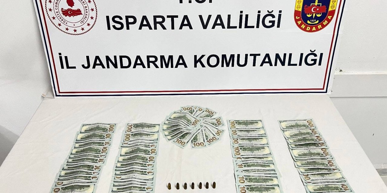 Sahte dolarla yakalanan şahıslar sınır dışı edildi