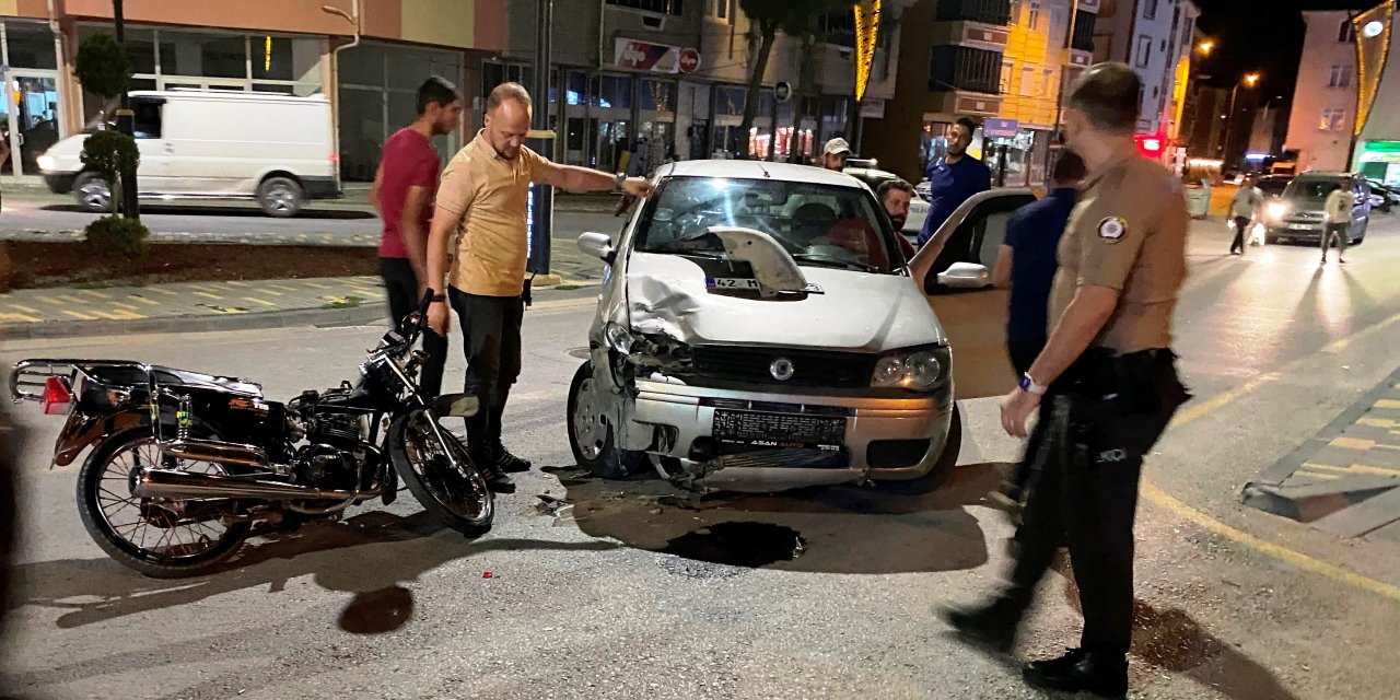 Konya’da otomobil ile motosiklet birbirine girdi