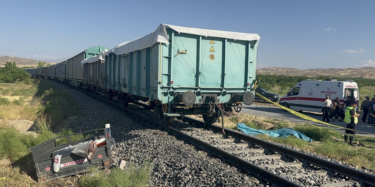 Yük treni, anne ve çocuklarını hayattan kopardı