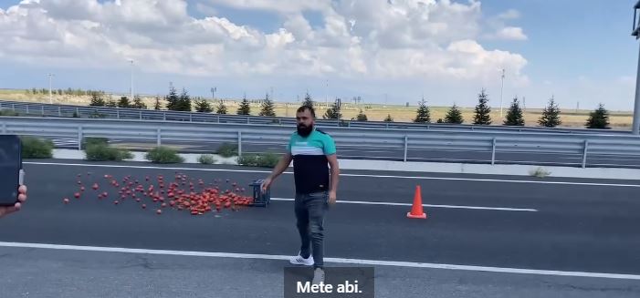 Konyalı çiftçiler yolları domates tarlasına çevirdi! 4 ilde protesto