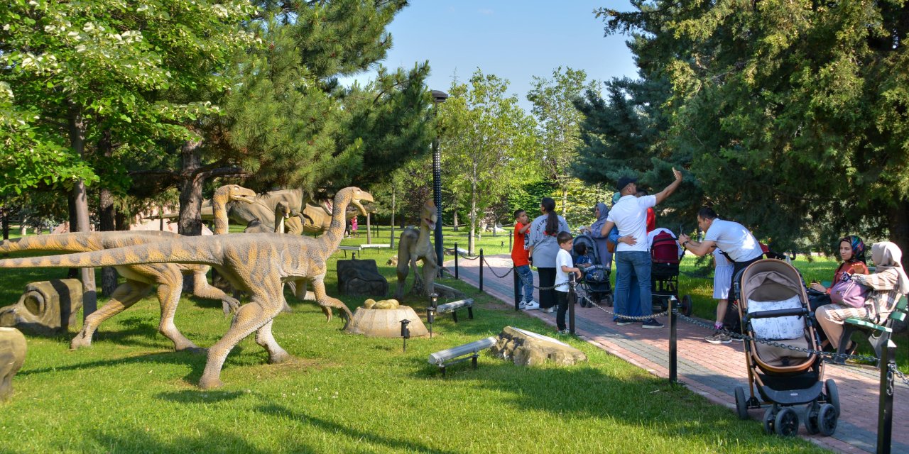 Konyalılar dinozorları çok sevdi! 150 bin kişi ziyaret etti