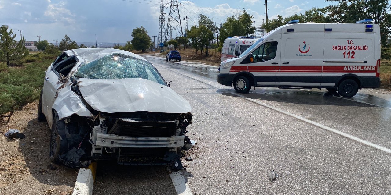 Konya’da kontrolden çıkan araç takla attı