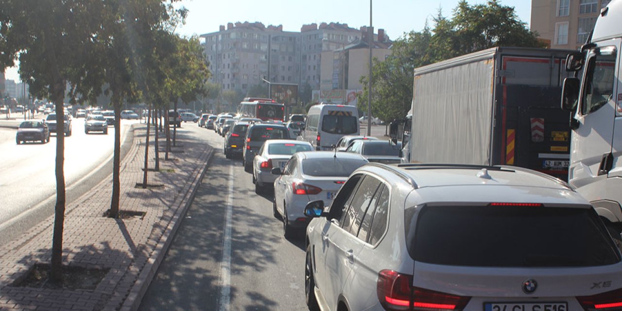 Konya'da aceleci ve acemi sürücüler karşı karşıya geldi! Trafik felç oldu