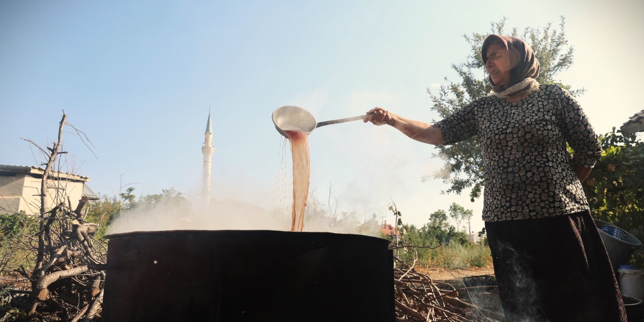 Konya'da pekmez mesaisi başladı! El değmeden üretiliyor