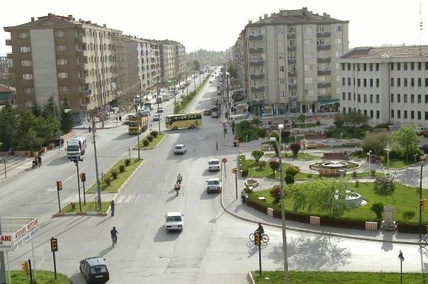 Konya'daki bu belediye sokak lambalarını Atatürk ile donattı! Muhteşem manzara