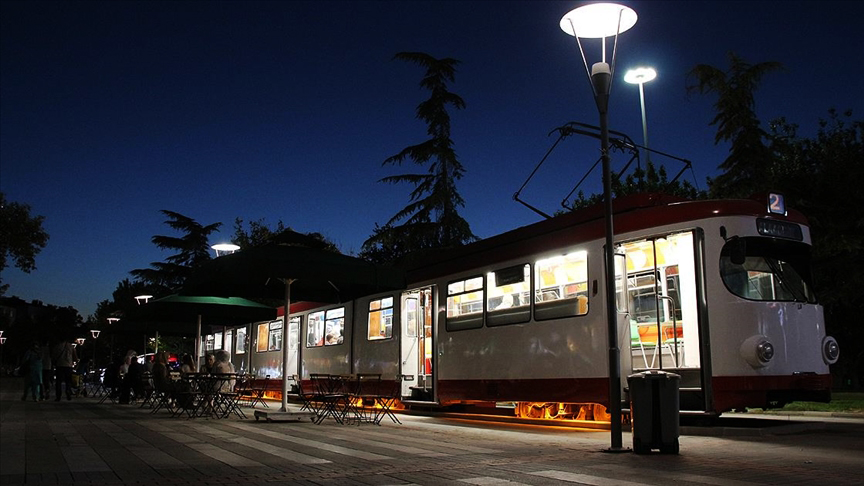 Konya'daki bu tramvayda simit fiyatı 5 lira! Yoğun ilgi görüyor