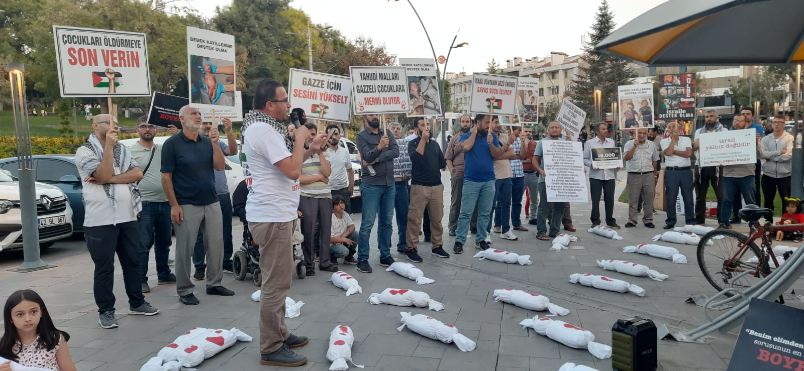 Konya'da bebek cenazeli protesto! Gazze için ayaktalar