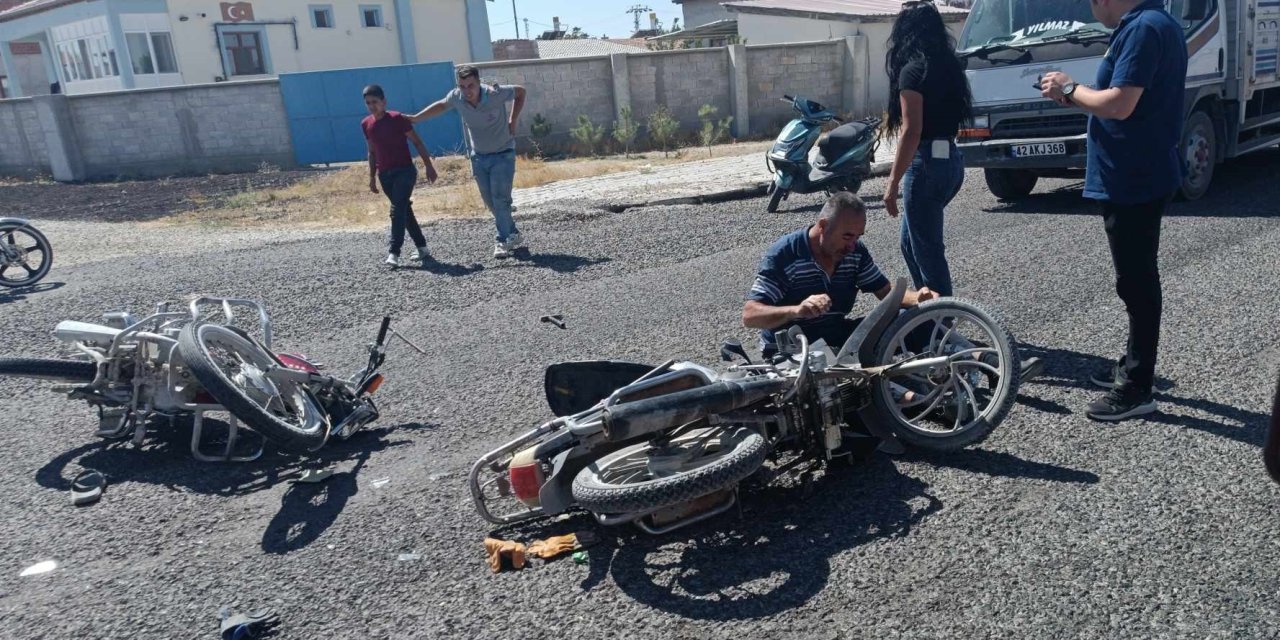 Konya’da iki motosiklet birbirine girdi