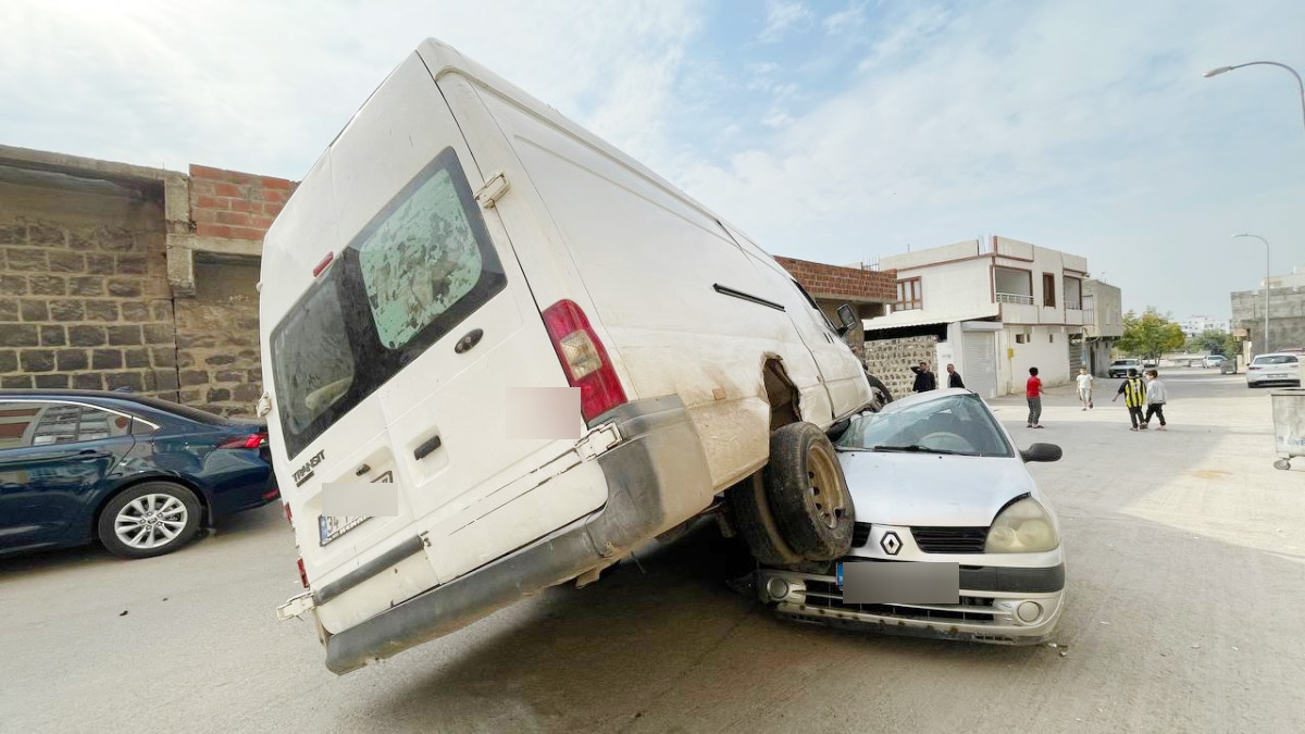 Türkiye'de şok eden ilginç kazalar! Sürücüler kavşak mağduru oldu