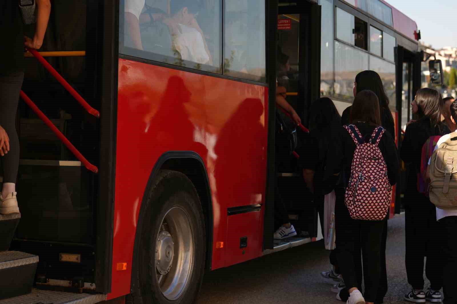 Oksijen tüpü otobüste paniğe neden oldu