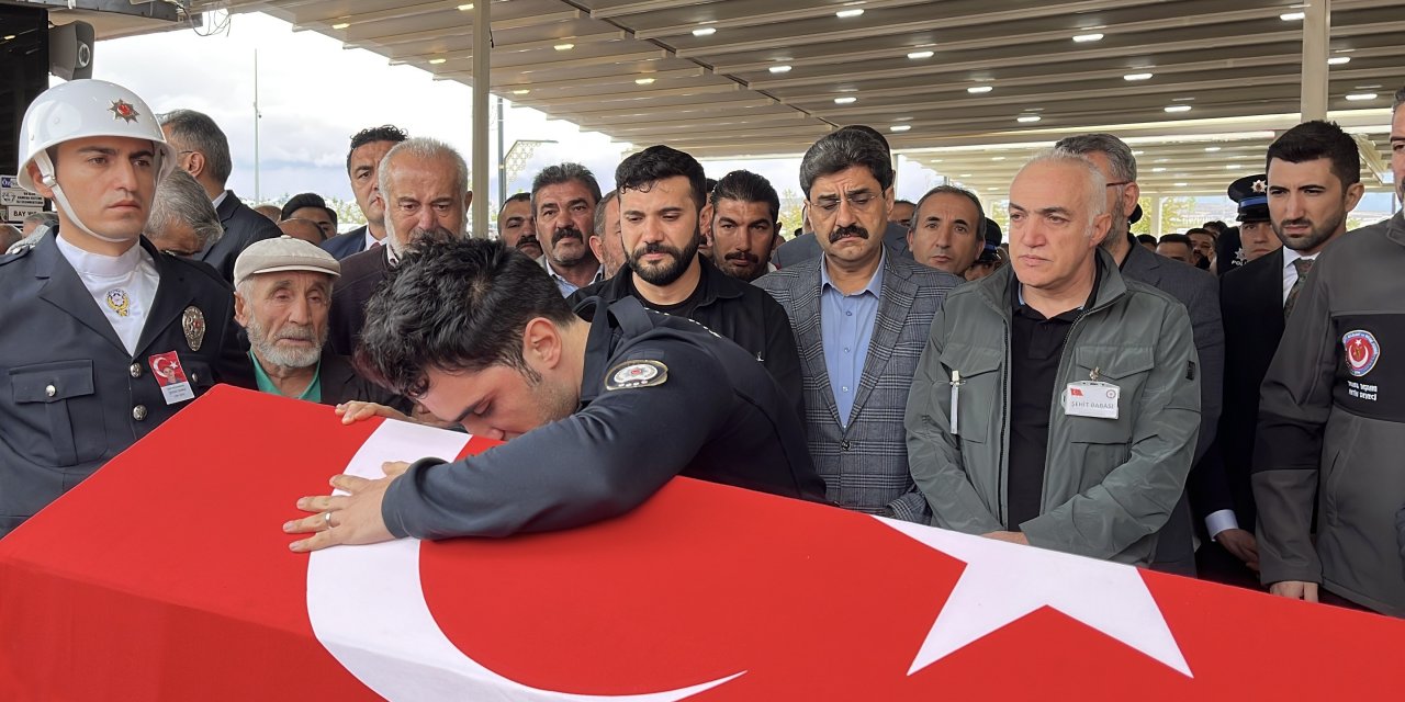 Silahlı saldırıda şehit düşen polis defnedildi