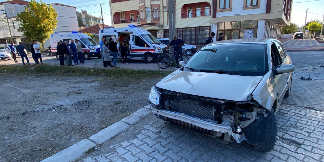 Konya'da otomobil ve motosiklet çarpıştı