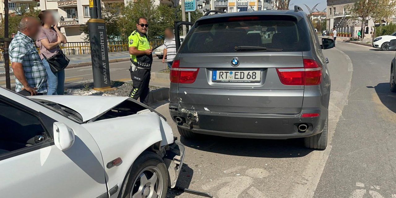 Aksaray’da otomobil cipe arkadan çarptı: 2 yaralı