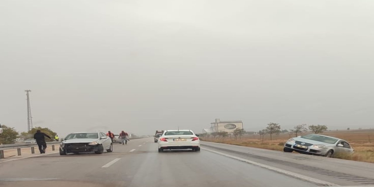 Konya’da toz fırtınası zincirleme kaza getirdi