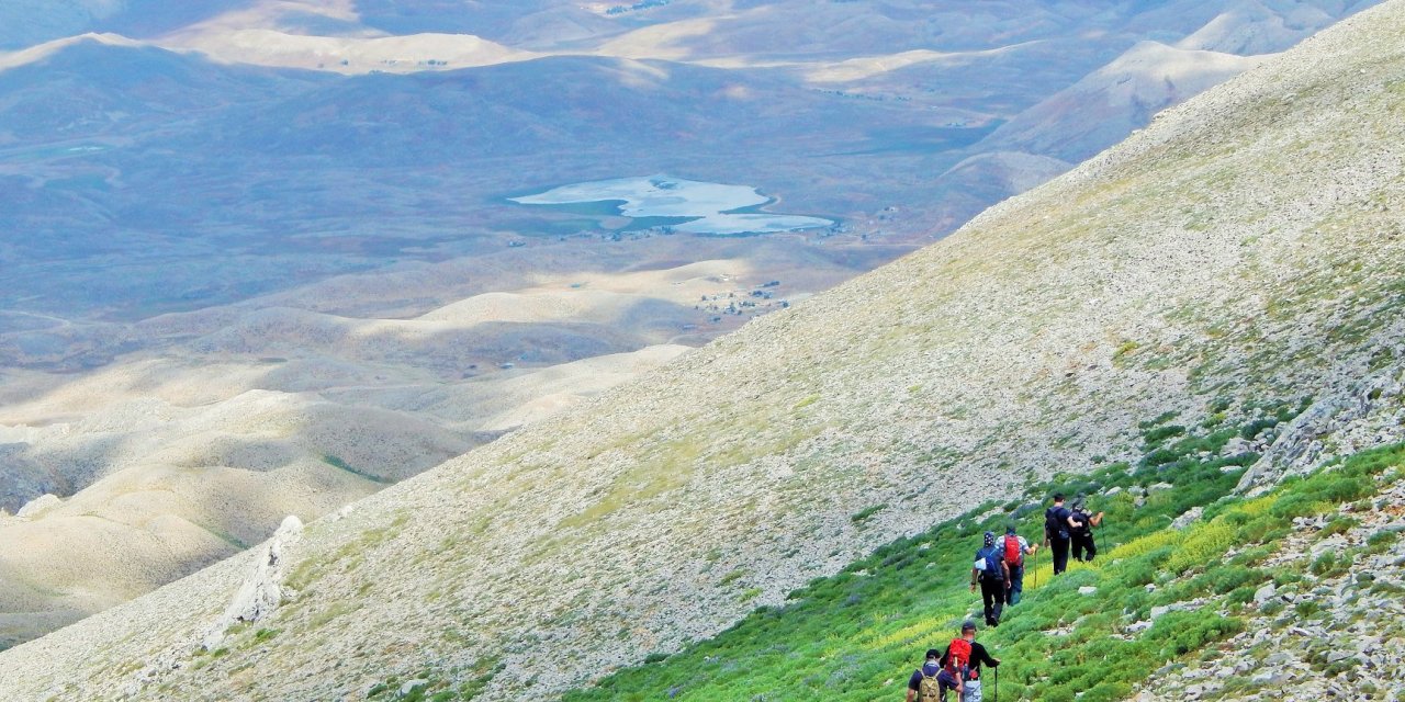 Bu hazine tam 2,5 milyon yıldır Konya'da! Görenler kar yağdı sanıyor