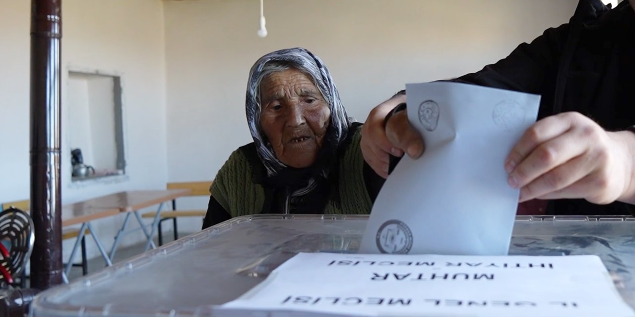 Türkiye'nin en yaşlı insanı Arzu nineden acı haber