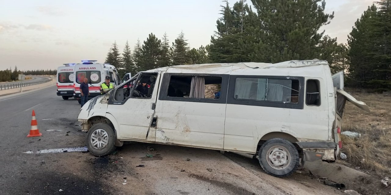 Karaman'da yürek yakan kaza: 1'i çocuk 2 ölü, 13 yaralı