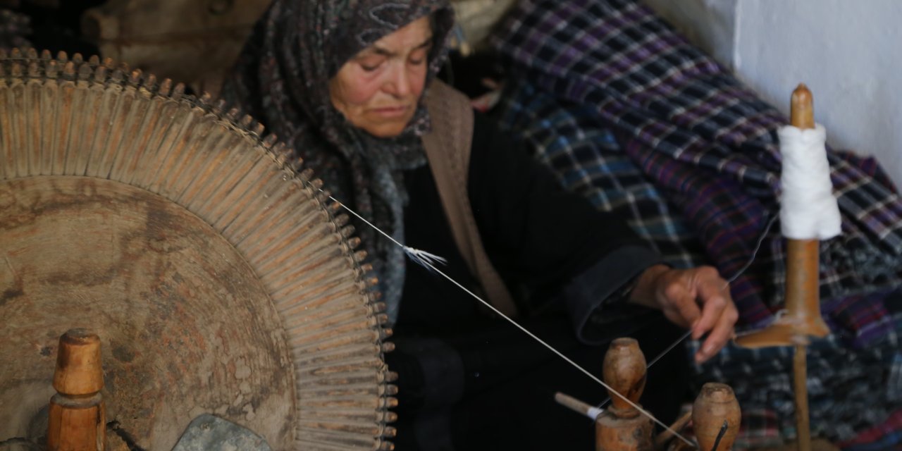 Konya'daki asırlık tezgah halen işliyor