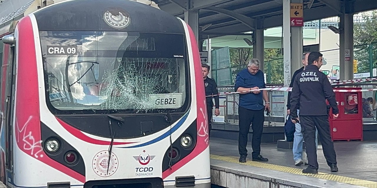 İstanbul'da feci ölüm! Marmaray'ın altına atladı