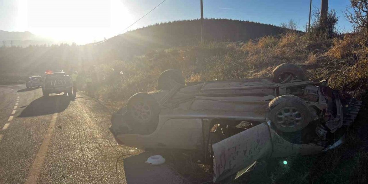 Isparta’da otomobil takla attı: 3 yaralı