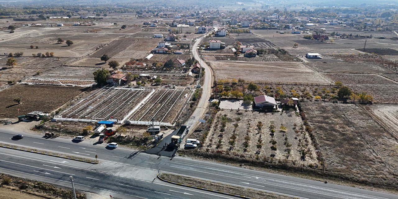 Antalya'dan Beyşehir'e bağlayan yolda asfalt çalışması yapılıyor