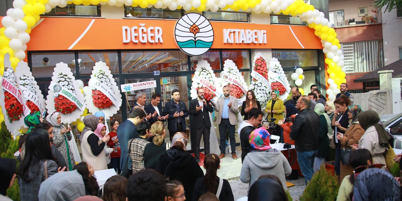 Değer Kitapevi Konya'da hizmete girdi