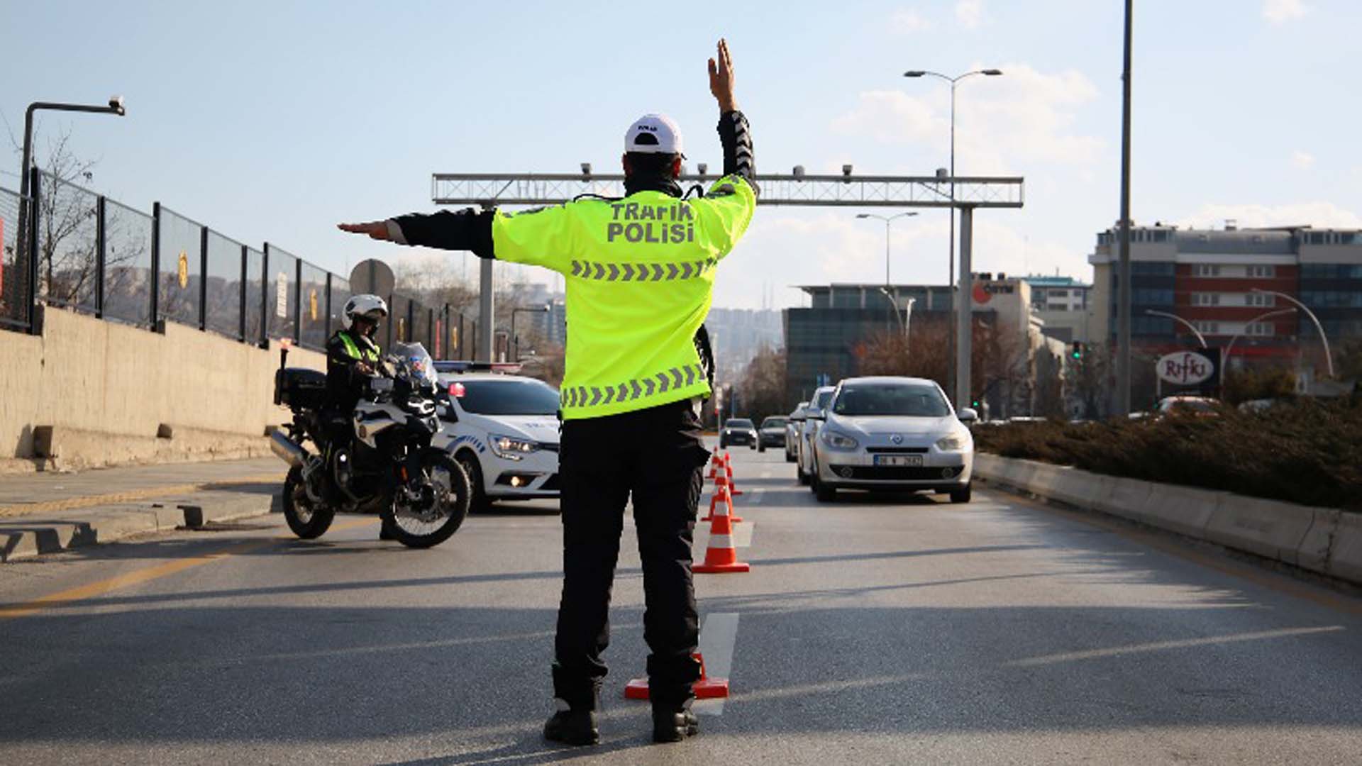 Konya'nın merkezinde yarım saatlik kovalamaca macerası. Firari sanık yakalandı