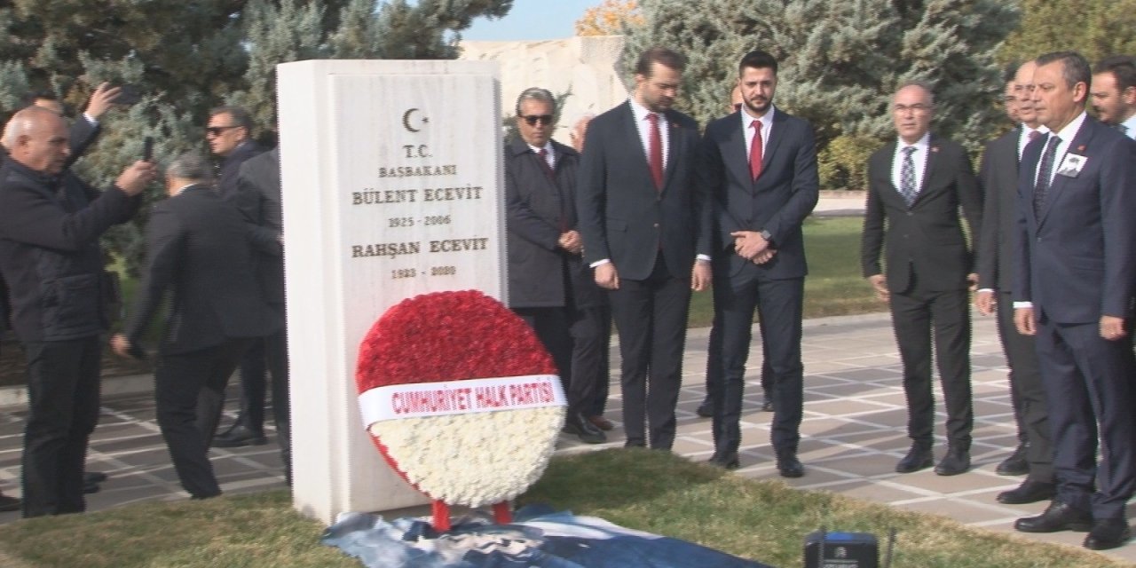 Devlet adamı Bülent Ecevit, vefatının 18'inci yıl dönünde mezarında anıldı