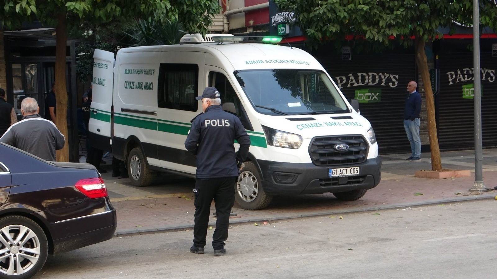 Konyalı polis memuru sevgilisini silahla vurarak öldürdü