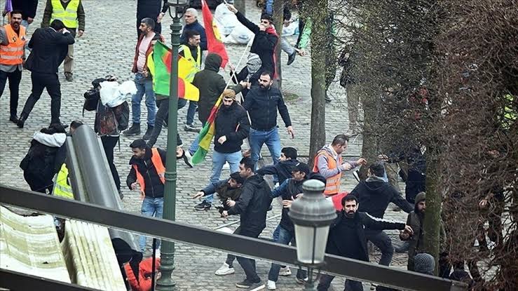 Almanya’da terör örgütü PKK yandaşları yürüyüş düzenledi