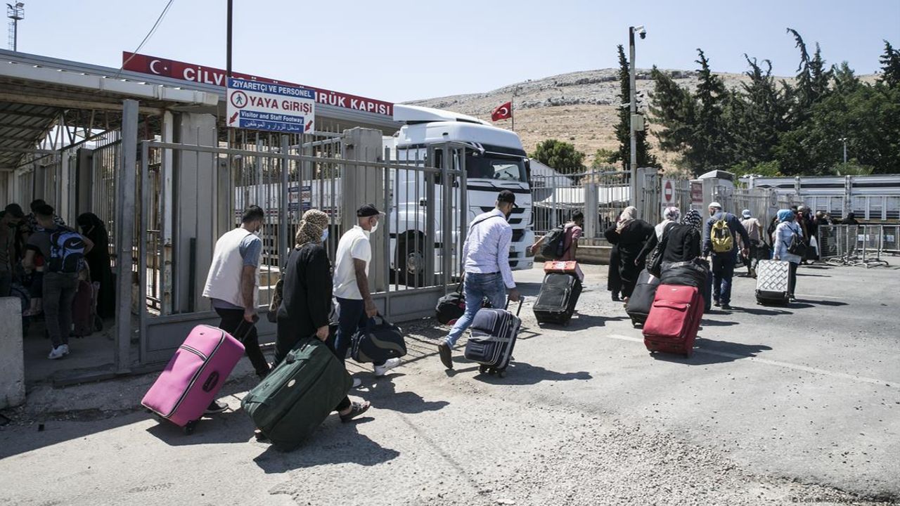 Suriyeliler dönüyor... Türkiye'de sığınmacı sorunu bitiyor mu? Konyalı vekil açıkladı