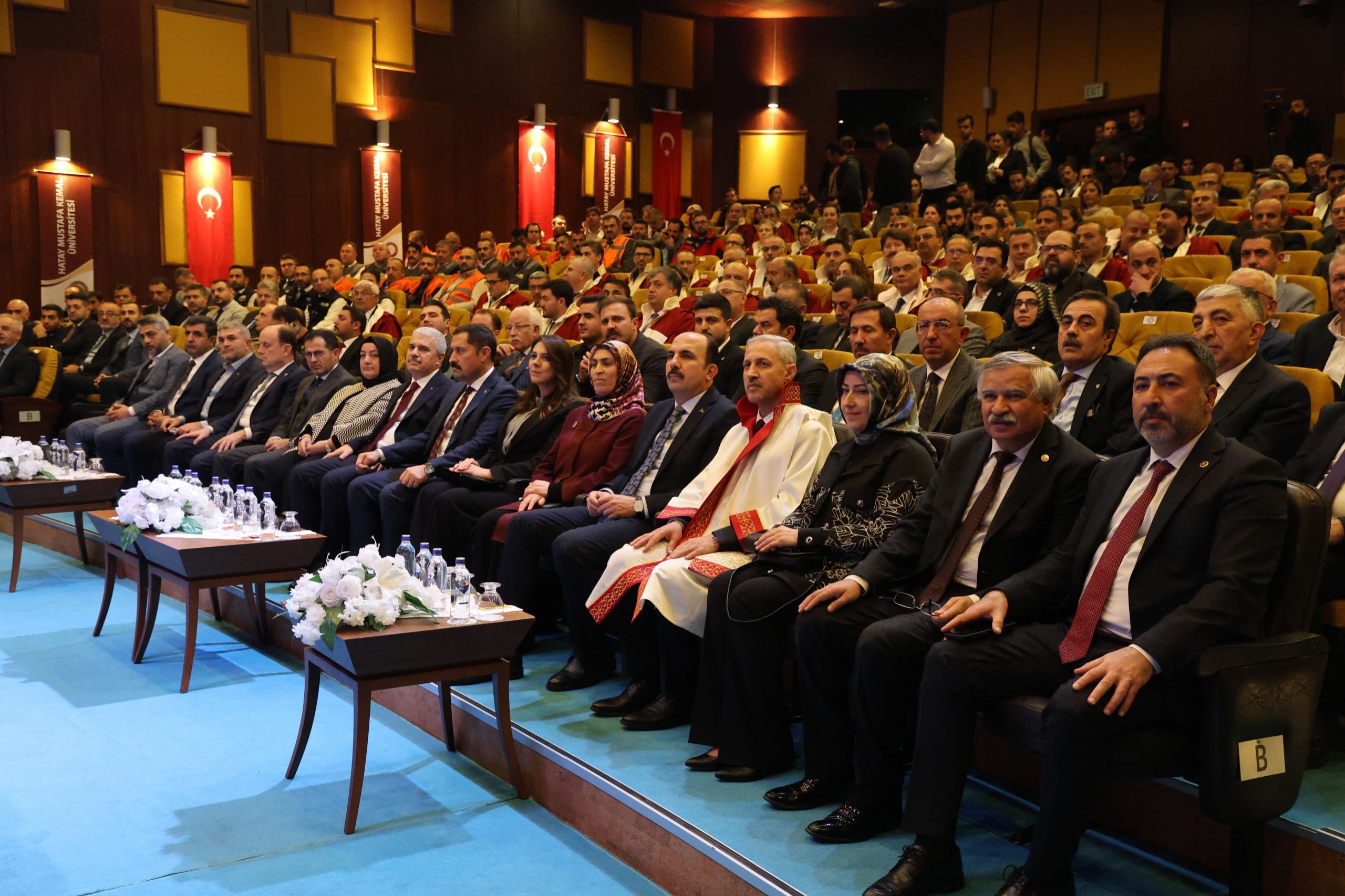 Konya, Hatay'ın yaralarını sarmıştı. Başkan Altay'a Fahri Doktora verildi