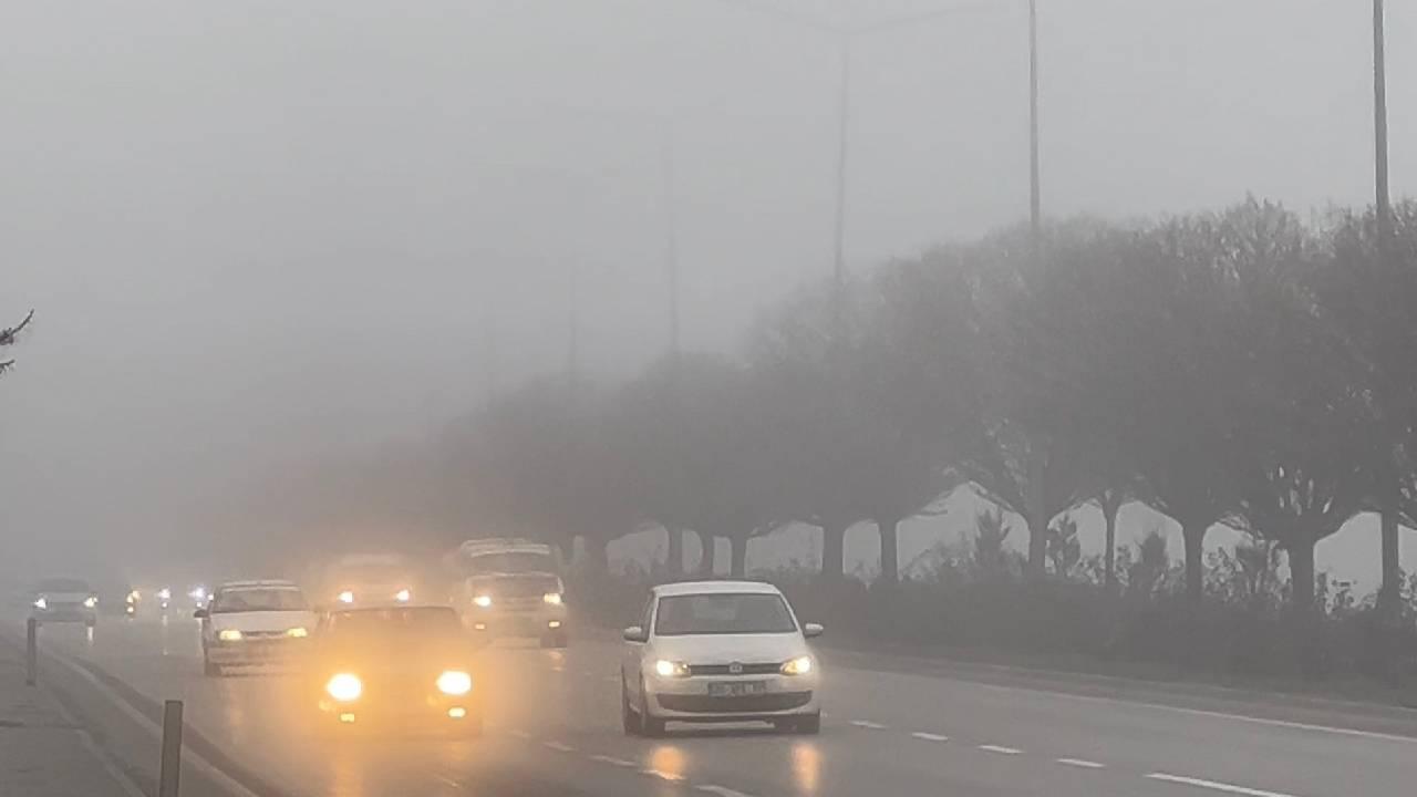 Konya'da göz gözü görmedi. Sis ve pus trafiği vurdu