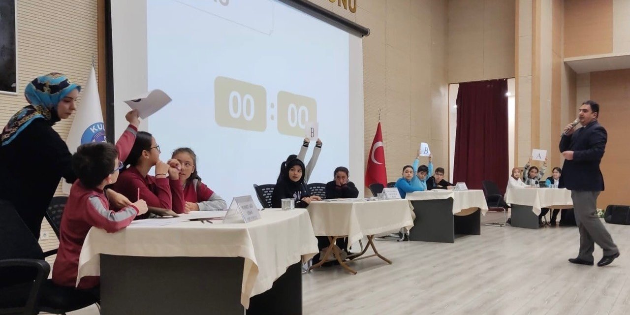 Konya'da bilgi yarışması heyecanı yaşanıyor