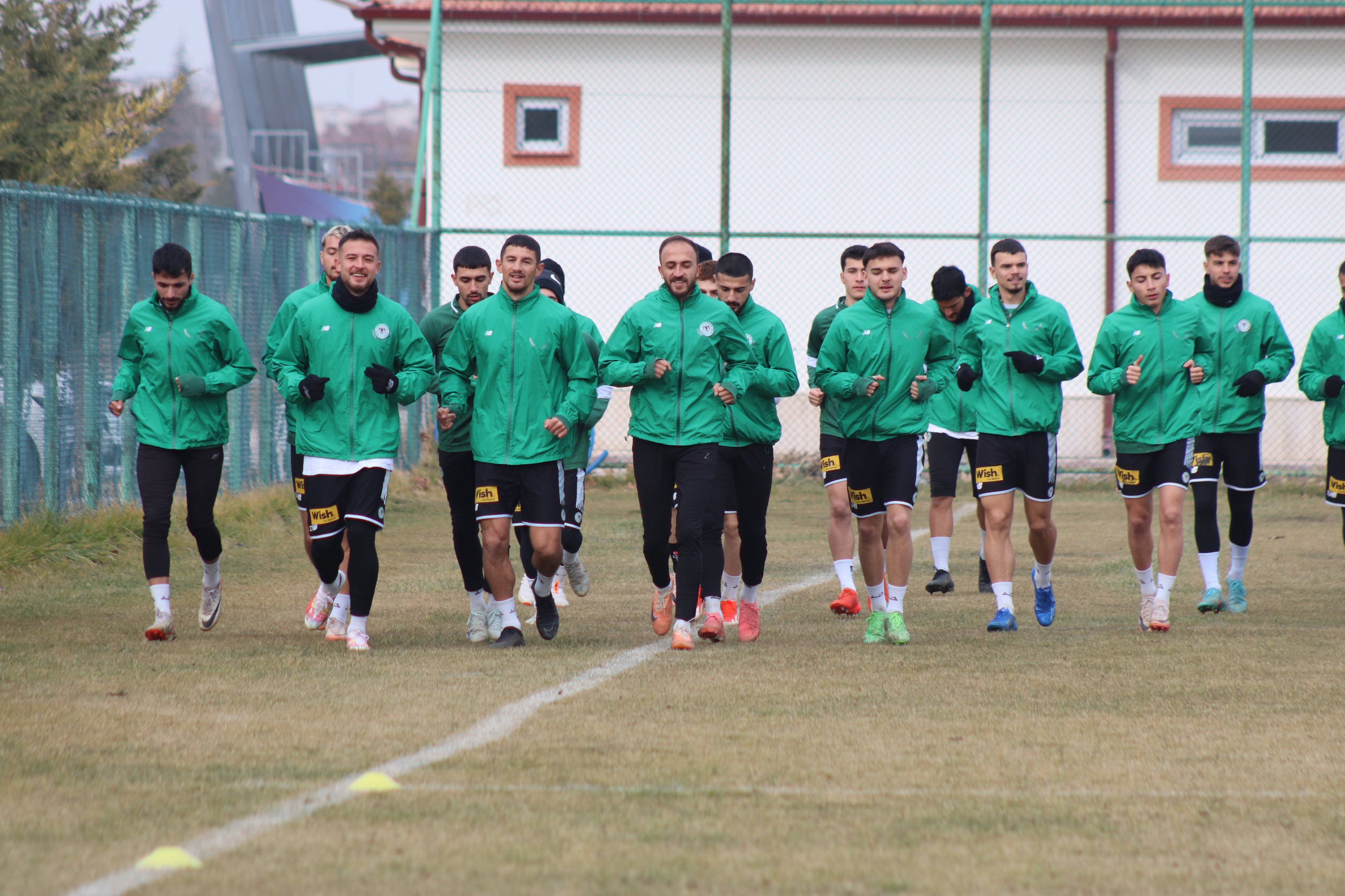 1922 Konyaspor'da moraller yerinde. Devre arasında güç topluyor