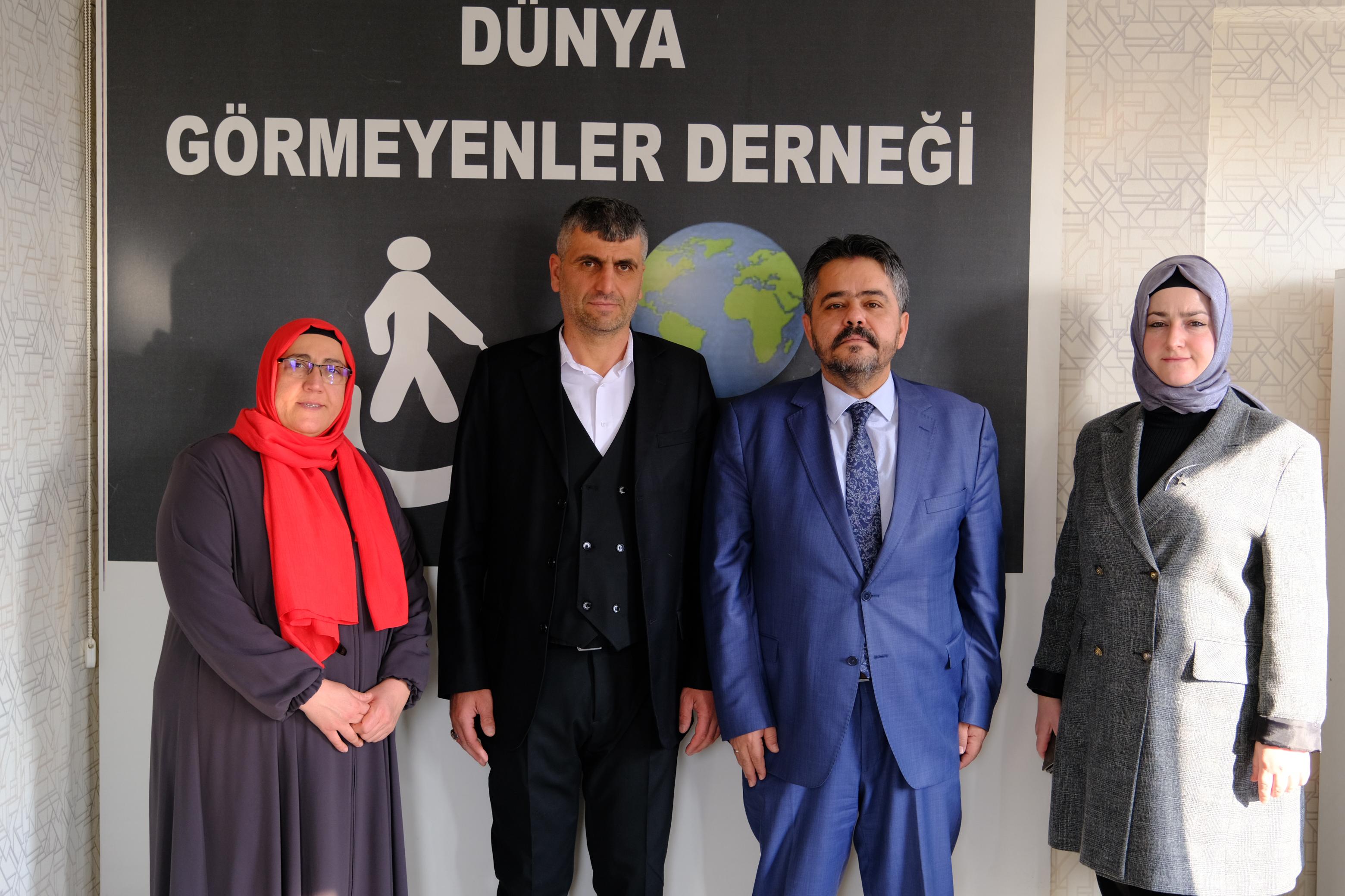 Konya'da kalpler ısınıyor. Dünya Görmeyenler Derneği'ne anlamlı ziyaret