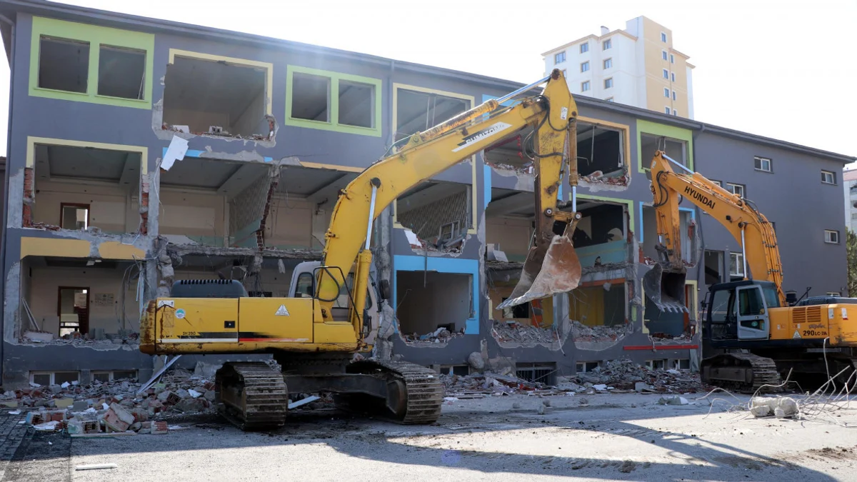 Konya'da 5 okul için yıkım kararı çıktı. Öğrenciler ve veliler düşünmeye başladı