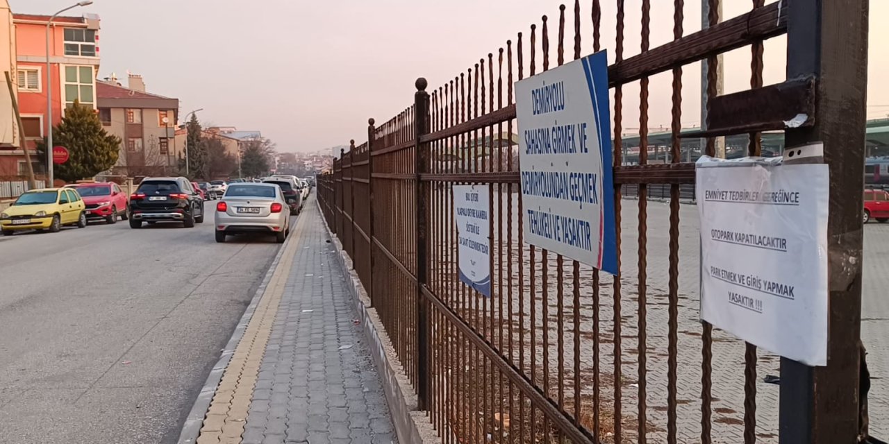 Konya'da Tren Garı otoparkı kapatıldı. Meram sokakları araba seline döndü