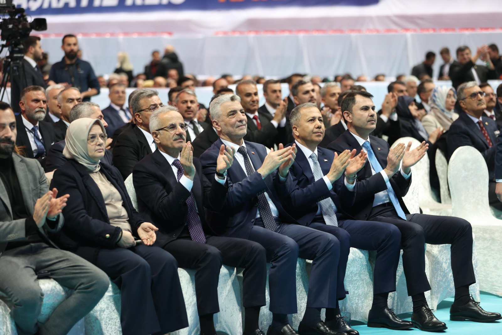 Bakan Kurum müjde üstüne müjde verdi. Merakla beklenen TOKİ açıklaması geldi