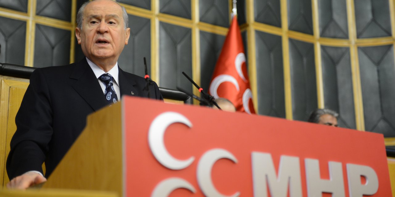 Bahçeli kürsüde konuşurken gözyaşlarını tutamadı