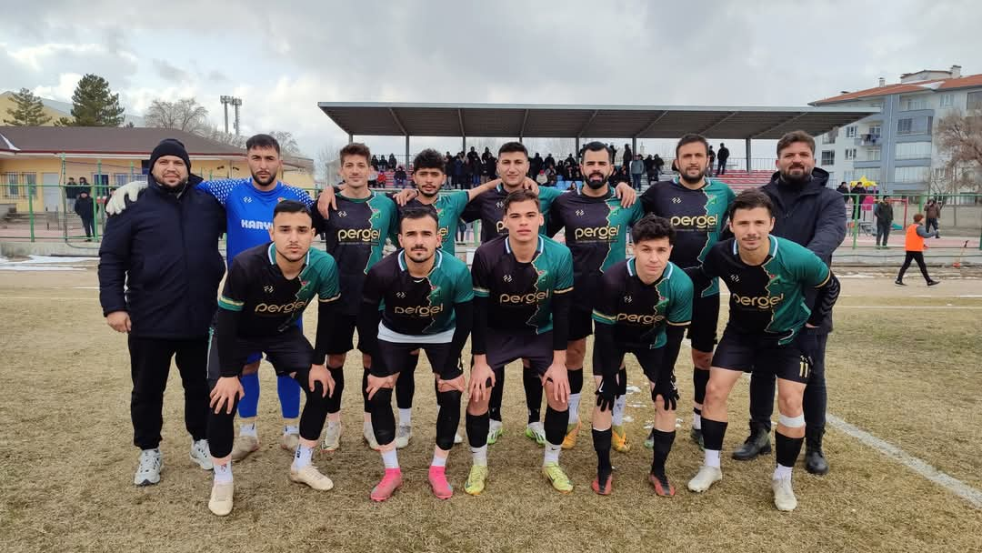 Karapınar Belediyespor, dolu dizgin devam ediyor