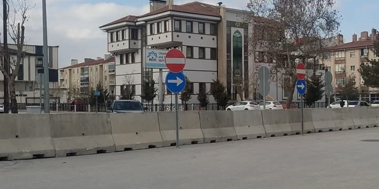 Konya'nın bu ilçesindeki yol araç trafiğine kapatıldı. Artık yayalar kullanacak