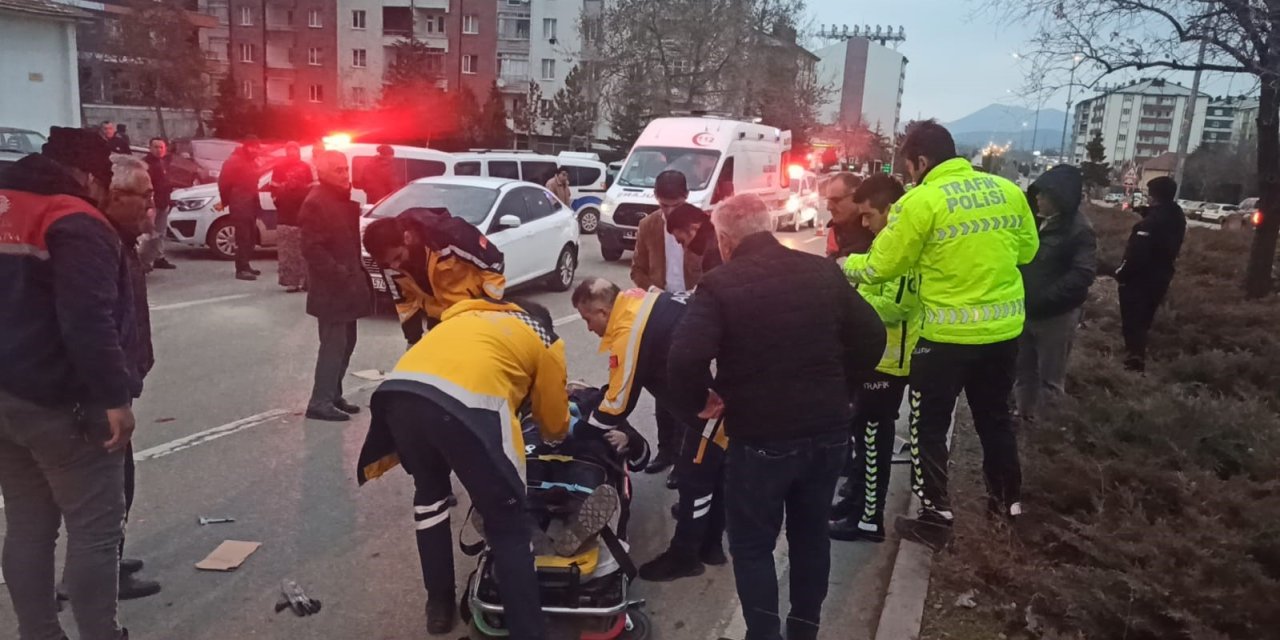 Konya'da korkutan kaza: Otomobil ile motosiklet çarpıştı